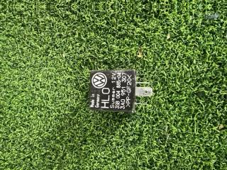 Запчасть реле Volkswagen VENTO 1996