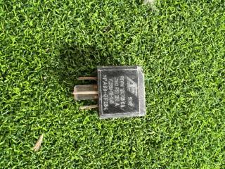 Запчасть реле Volkswagen Golf 2003