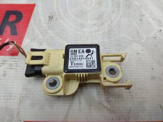 Запчасть датчик airbag Opel Zafira 2011