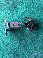 Крепление двери заднее правое Toyota Camry 2011