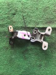 Крепление двери заднее левое Toyota Camry 2009