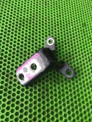 Крепление двери заднее левое Toyota Camry 2011