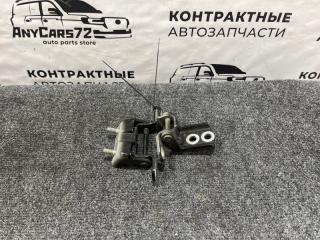 Крепление двери заднее правое Nissan Qashqai 2011