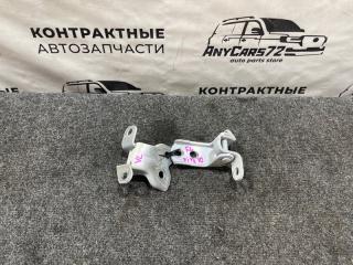 Крепление двери переднее левое Toyota Vitz 2000