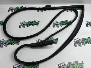 Уплотнительная резинка двери передняя левая Infiniti FX50 2011г [129]