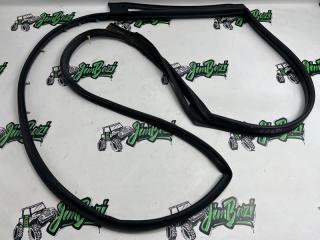 Уплотнительная резинка двери задняя правая Infiniti FX50 2011г [129]