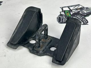 Запчасть петля замка багажника Infiniti QX56 2010г [147]