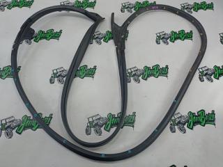 Уплотнительная резинка двери передняя правая Infiniti FX35 2008г [155]