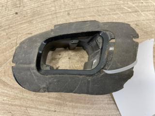 Запчасть кронштейн форсунки омывателя фар левый Porsche Cayenne 2003-2006