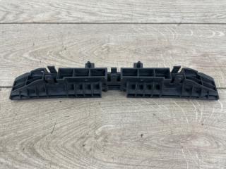 Запчасть кронштейн VW Touareg 2006-2010