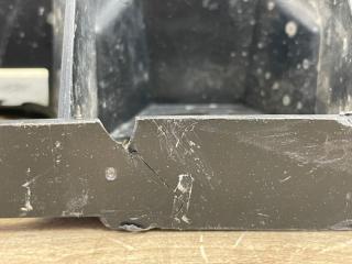 Кронштейн крыла передний правый 308 2007-2015 1