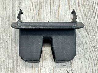 Запчасть кожух замка багажника Audi A4 2015-