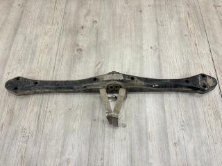 Балка крепления раздатки VW Touareg 2003-2010