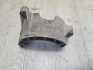 Запчасть кронштейн генератора Porsche Cayenne V8 2011