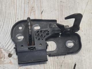 Крюк замка капота VW Touareg 2 2010-2018