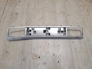 Запчасть накладка декоративная VW Touareg NF 2010