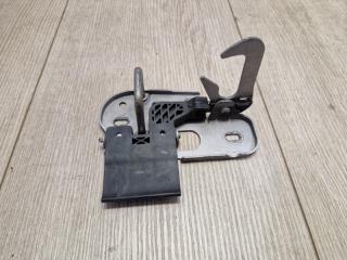Крюк замка капота VW Touran 2003-2010