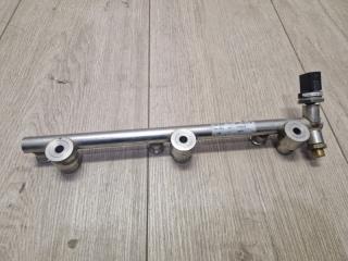 Запчасть топливная рампа с регулятором VW Touareg  2 2010-2018