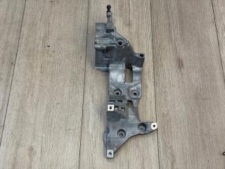 Запчасть кронштейн генератора и компрессора кондиционера VW Passat B8 2015-2024