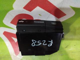 Запчасть кнопка обогрева заднего стекла Toyota Avensis 2006