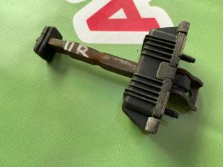 Запчасть ограничитель двери Toyota Avensis 2003-2008
