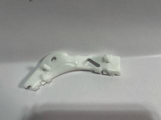 Запчасть кронштейн переднего бампера левый Mazda 6 2003-2007