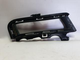 Запчасть рамка противотуманной фары правой Volkswagen Golf 2012-2017