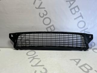 Запчасть решетка в бампер центральная Renault Duster 2010-2015