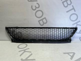 Запчасть решетка в бампер центральная Renault Logan 2010-2014