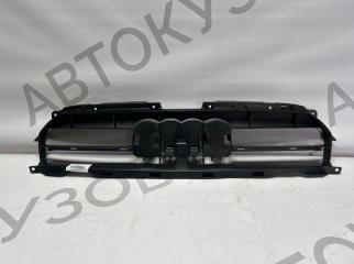 Запчасть кронштейн решетки радиатора Audi A4 2007-2015