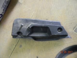 Запчасть дежатель полки багажника правый Renault Megane 2 2004