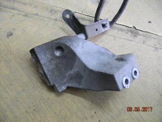 Кронштейн двигателя Nissan Primera 2004