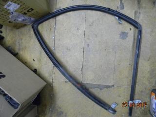 Уплотнитель правый Nissan Almera Classic 2006- Б/У Уплотнитель правый Nissan Almera Classic 2006-