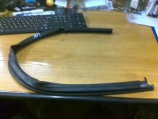 Фото запчасти уплотнитель задний правый Chevrolet Lacetti 2010 Б/У запчасть Запчасть уплотнитель задний правый Chevrolet Lacetti 2010