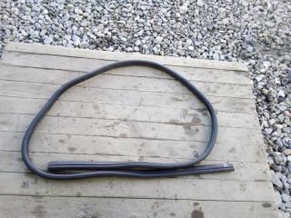 Уплотнтель проема двери передний Renault Megane 3 2009-2016