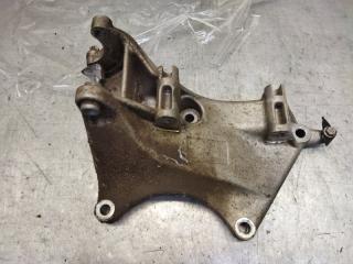 Запчасть кронштейн генератора Renault Duster 2013