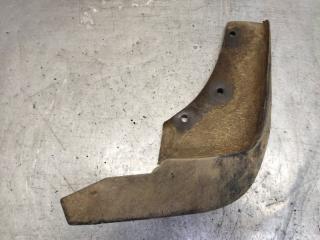 Запчасть брызговик передний правый Renault Duster 2013