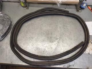 Запчасть уплотнитель багажника Renault Duster 2013