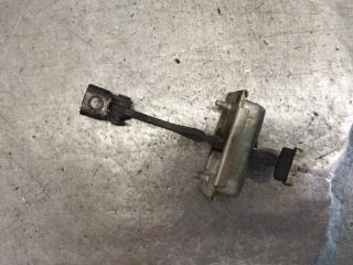 Ограничитель двери передний правый Opel Corsa D 2007