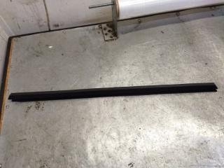 Молдинг стекла двери (бархотка) задний правый Ford Focus 3 2010 Б/У Молдинг стекла двери (бархотка) задний правый Ford Focus 3 2010