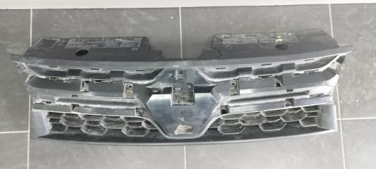 Запчасть решетка радиатора Renault Duster