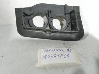 Запчасть водоотводящий короб Skoda Octavia
