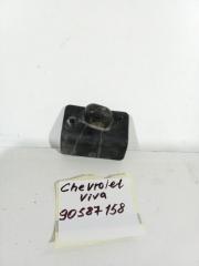 Фото запчасти кронштейн упора капота Chevrolet Viva Б/У запчасть Запчасть кронштейн упора капота Chevrolet Viva