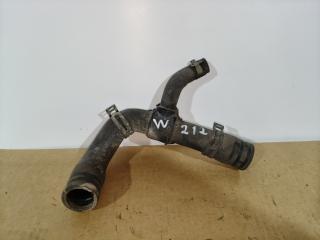 Патрубок системы охлаждения Mercedes-Benz E-Class