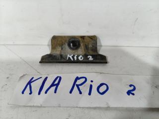 Запчасть крепление аккумулятора Kia Rio 2010