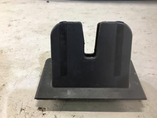 Запчасть кожух петли багажника Skoda rapid