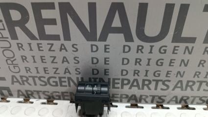 Запчасть кнопка корректора фар Skoda Octavia A7