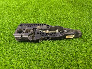 Запчасть кронштейн ручки двери передний левый Renault Kaptur