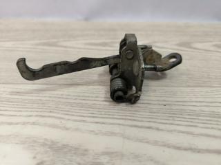 Запчасть ограничитель двери Renault Duster