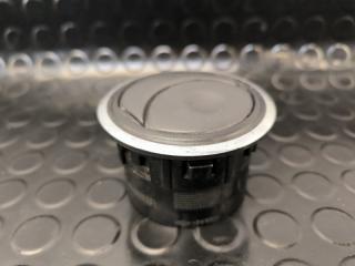 Запчасть дефлектор воздушный в торпедо Renault duster 1